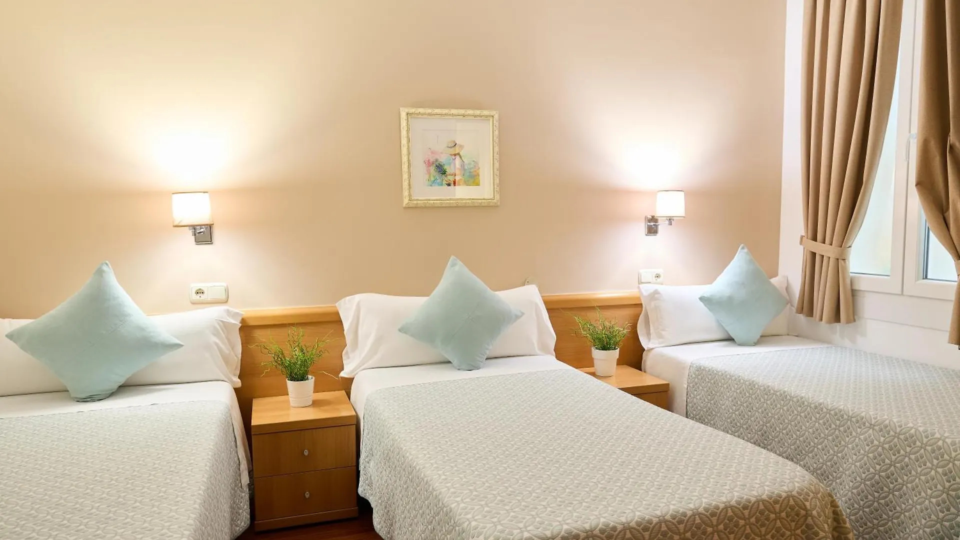 Pension Nuevas Artes San Sebastián 2*,  Spagna