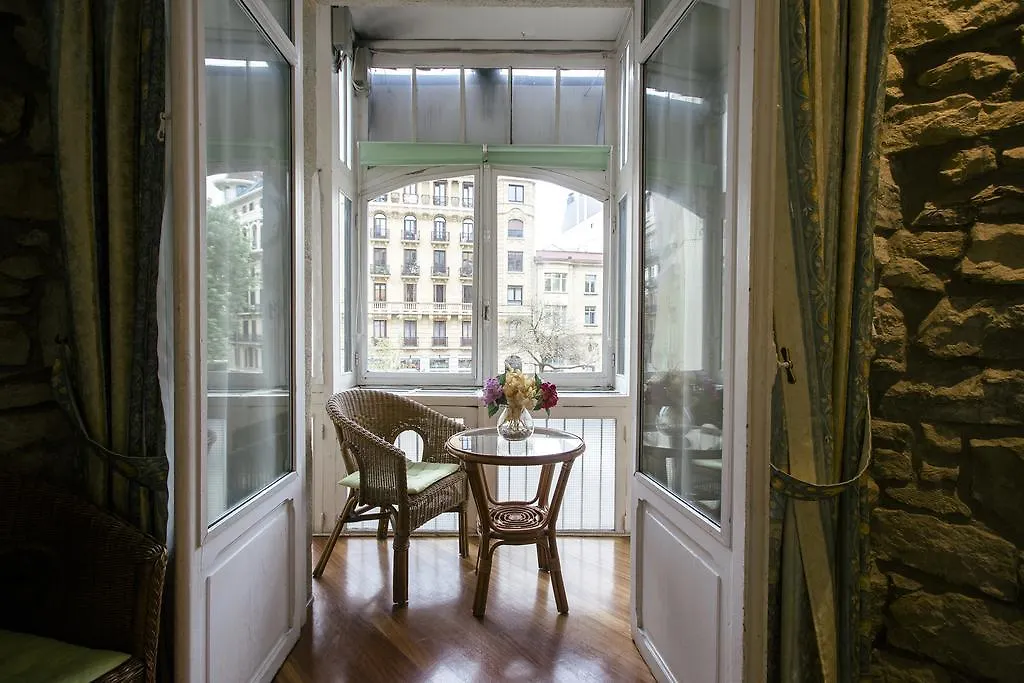 Pension Nuevas Artes San Sebastián 2*,