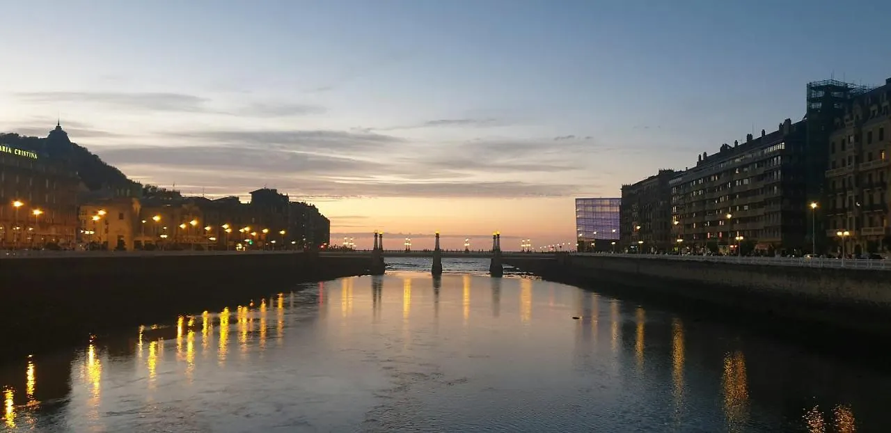 Pensión Nuevas Artes San Sebastián 2*,